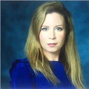 Profesora de universidad con un doctorado en inglés. Más de 12 años de expericia. Especialización en inglés jurídico y comercial. Mi motivación? Que mis alumnos vean lo necesario que es poder comunicarse en otro idioma, que lo aprendan y sobre todo que di